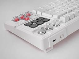 MK-MASTER 5
/* Los contenedores de la galeria no encogian por debajo de su contenido y a
   320px la ficha desbordaba 77px (medido en MK320ES). Es el mismo
   min-width:auto de los hijos de grid que ya aparecio en el checkout: la
   media query si se aplicaba, lo que no cedia era el ancho minimo. Va al
   final del bloque para ganar la cascada. */
@media(max-width:420px){
  .gallery,.gallery-container,.gallery-main,.gallery-thumbs{min-width:0;max-width:100%}
  .gallery-main{padding:10px}
  .gallery-img{max-width:100%;height:auto}
}
